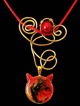 COLLIER  TETE DE CHAT EN RESINE DE CRYSTAL- FIL ALUMINIUM